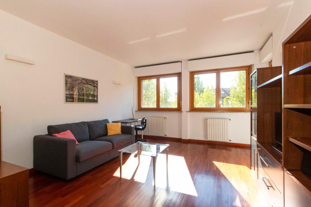Cozy&Spacious Apt 2 Min Walk From The Tram Stop! Apartment Turin Bagian luar foto