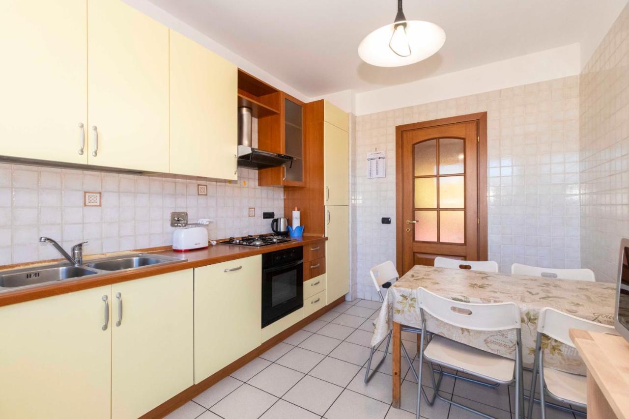 Cozy&Spacious Apt 2 Min Walk From The Tram Stop! Apartment Turin Bagian luar foto