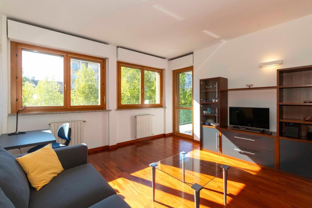 Cozy&Spacious Apt 2 Min Walk From The Tram Stop! Apartment Turin Bagian luar foto