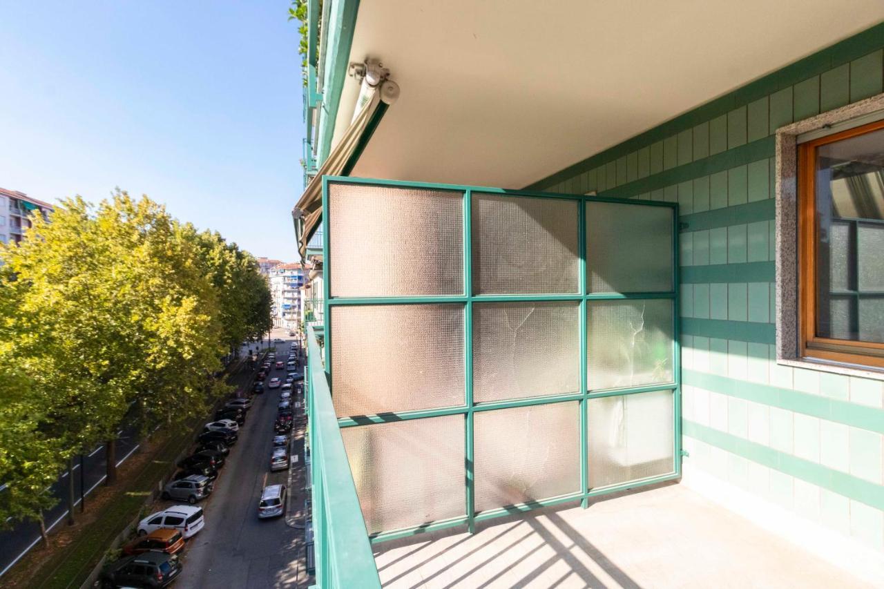 Cozy&Spacious Apt 2 Min Walk From The Tram Stop! Apartment Turin Bagian luar foto