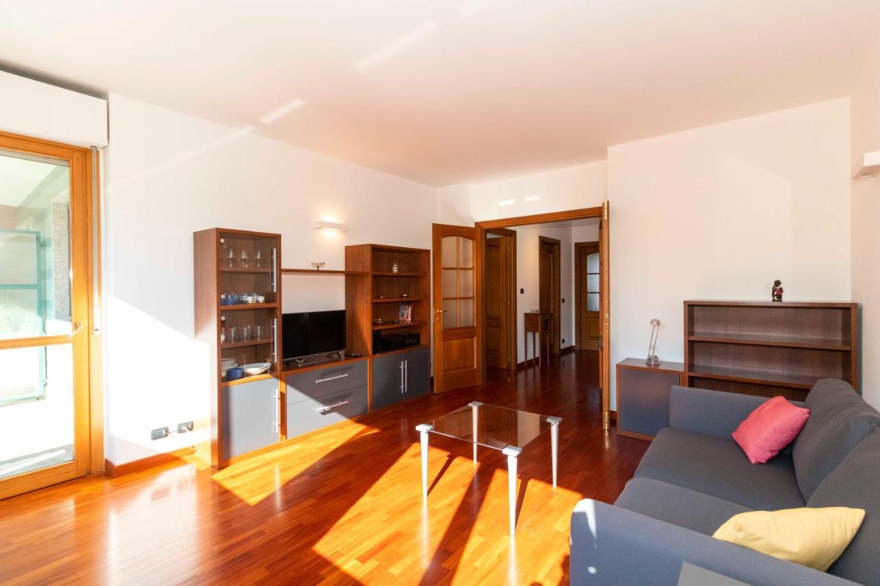 Cozy&Spacious Apt 2 Min Walk From The Tram Stop! Apartment Turin Bagian luar foto