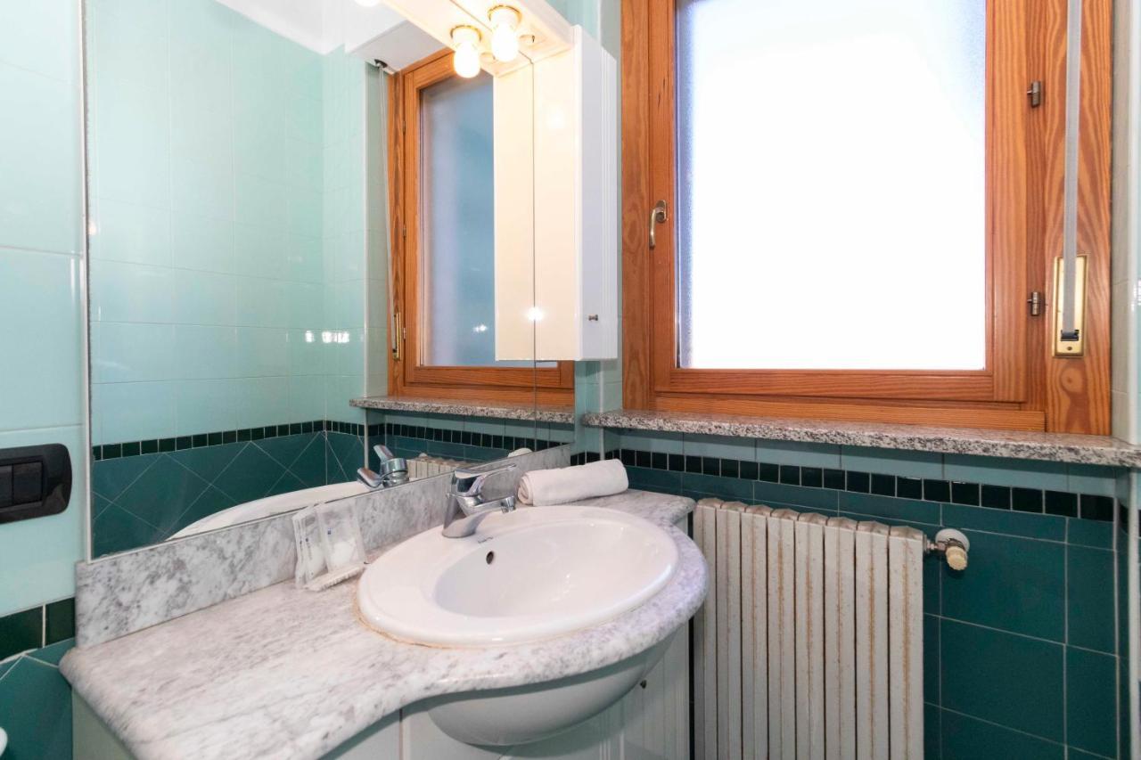 Cozy&Spacious Apt 2 Min Walk From The Tram Stop! Apartment Turin Bagian luar foto