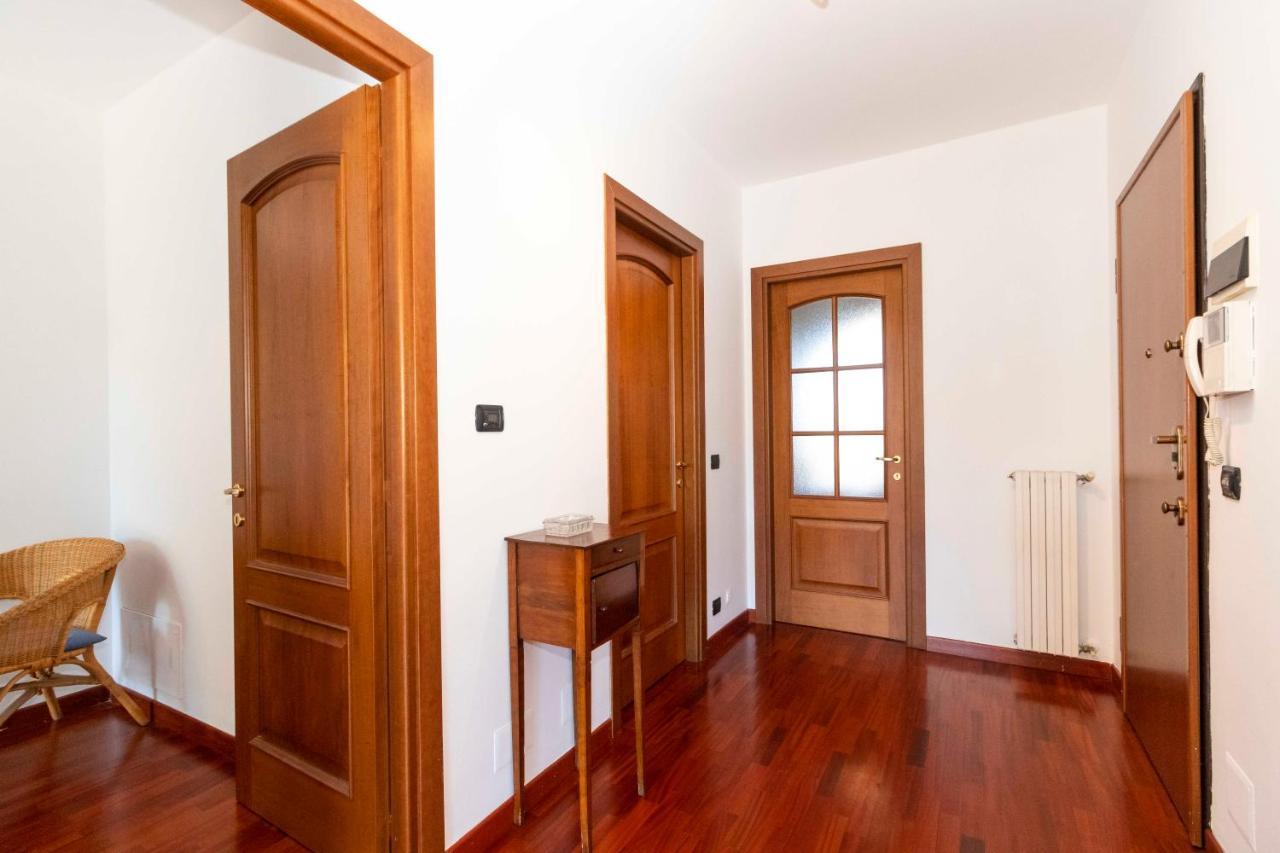 Cozy&Spacious Apt 2 Min Walk From The Tram Stop! Apartment Turin Bagian luar foto