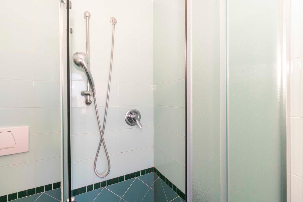 Cozy&Spacious Apt 2 Min Walk From The Tram Stop! Apartment Turin Bagian luar foto