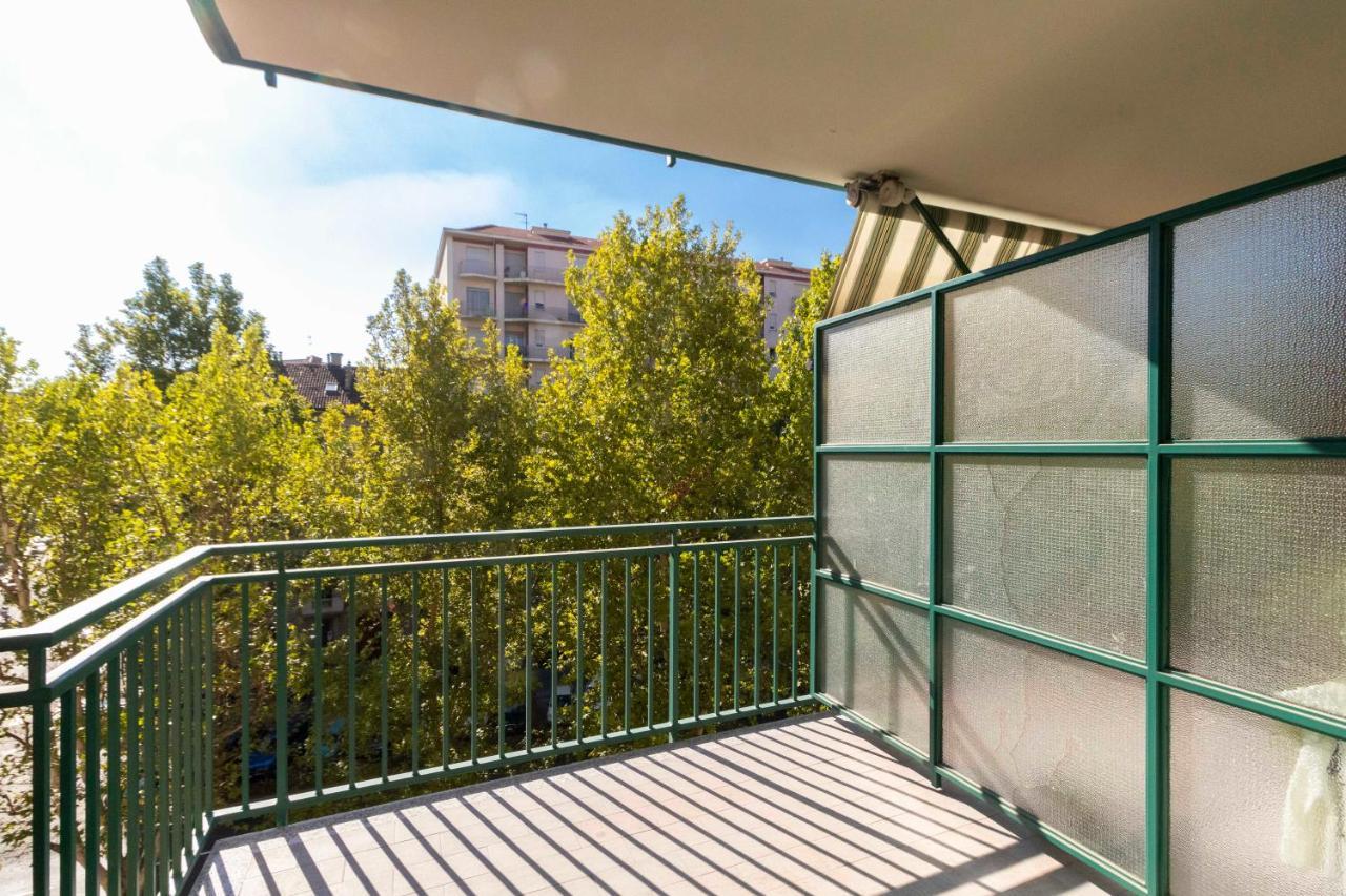 Cozy&Spacious Apt 2 Min Walk From The Tram Stop! Apartment Turin Bagian luar foto